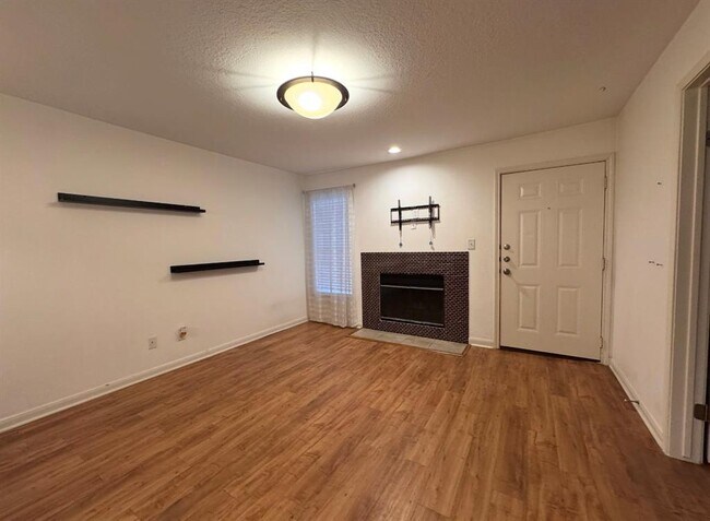 Building Photo - 7685 Northcross Dr