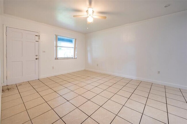 Building Photo - 6170 SW 43rd St