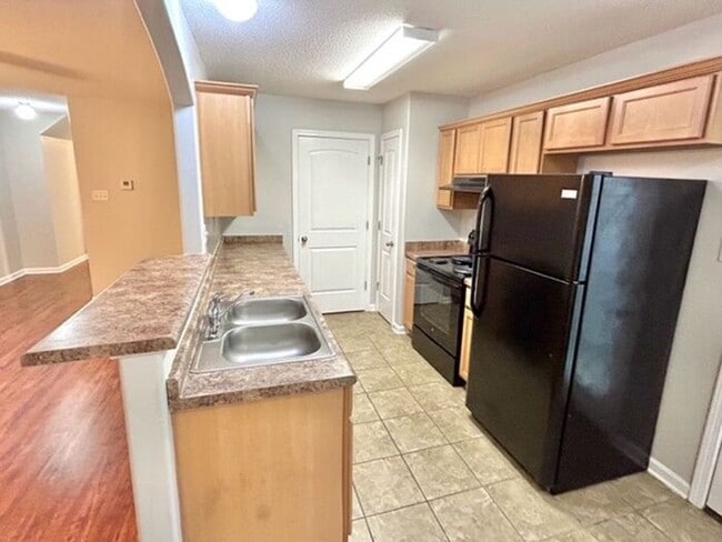 Building Photo - Affordable renovated 4BR home near Hacks Cross & 385