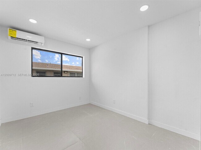 Building Photo - 1368 W 29th St