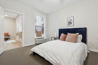 Building Photo - 1522-1532 W Girard Ave