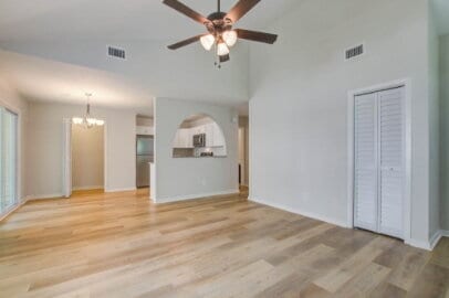 Building Photo - 2 Bedroom/ 2 Bath Condo