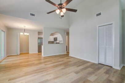 Building Photo - 2 Bedroom/ 2 Bath Condo/Open Floor Plan