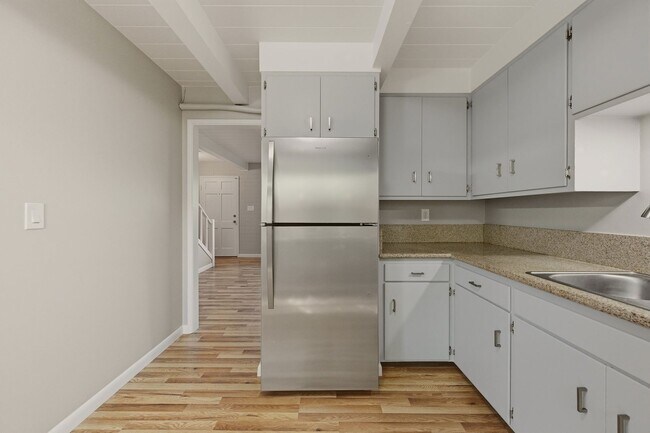 Building Photo - 1141-1161 Oak Avenue