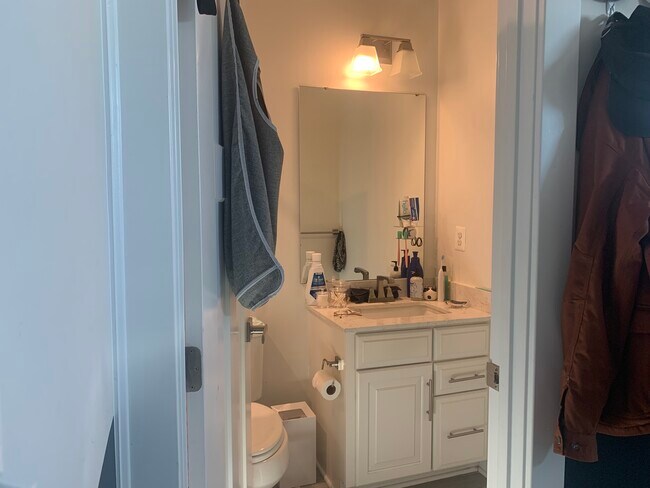 2nd (smallest) bedroom still has its own en suite bathroom - 3606 Journal St