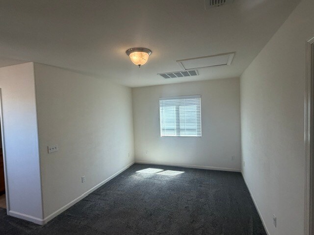 Building Photo - Gorgeous 3 Bedroom 2.5 Bathroom Plus Loft