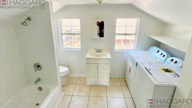 Building Photo - Walking Distance to the Stockyards!