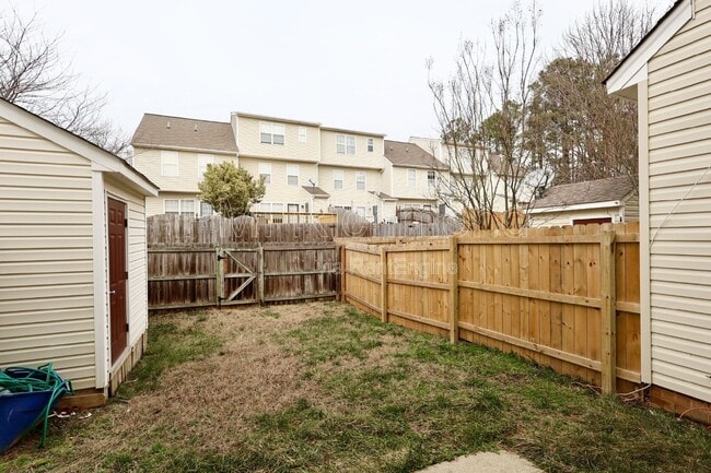 Building Photo - 2716 Goyne Loop