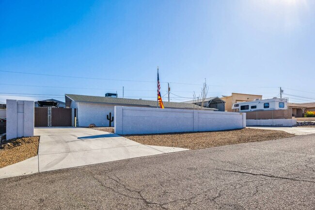 Building Photo - 2261 Sahara Dr