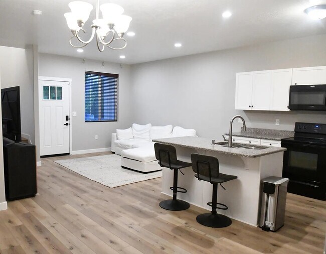 Building Photo - 1099 Emerald Pools Ln