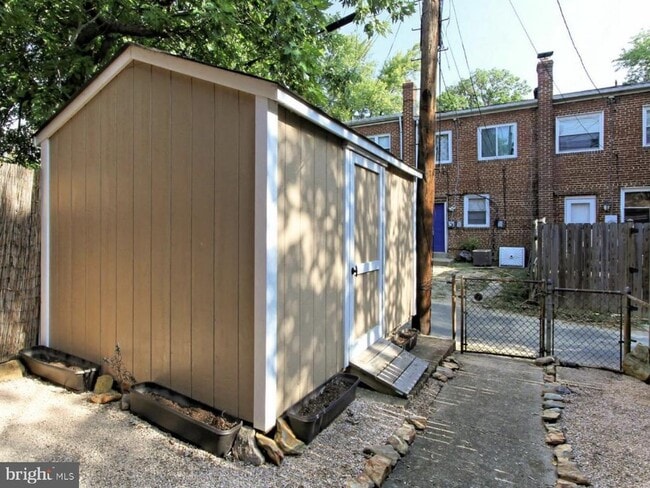 Building Photo - 137 W Reed Ave