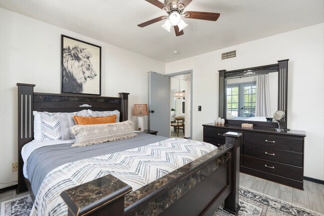 Building Photo - 15402 N 28th St