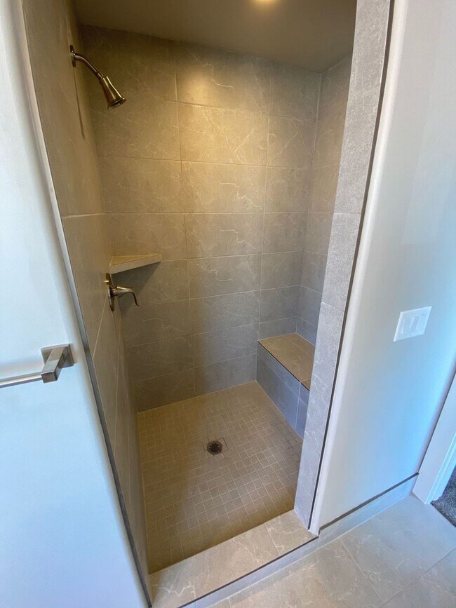Building Photo - Red Mountain Vista Town Home, End Unit