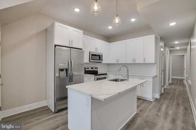 Building Photo - 2019 N College Ave