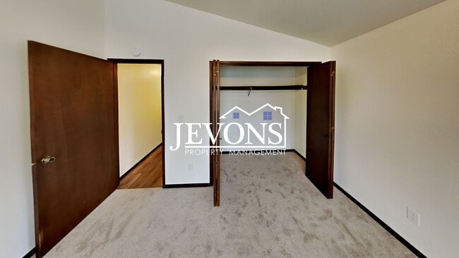 Building Photo - 1202 S 39th Ave