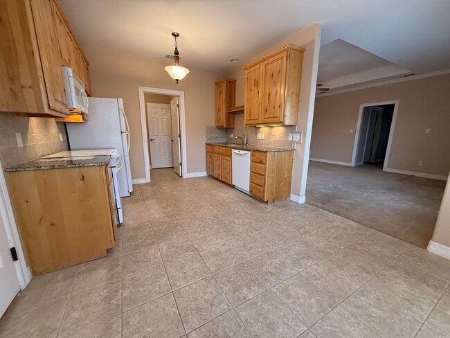 Building Photo - 1505 N Claremont Cir