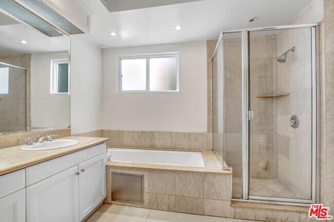 Building Photo - 11921 Dorothy St