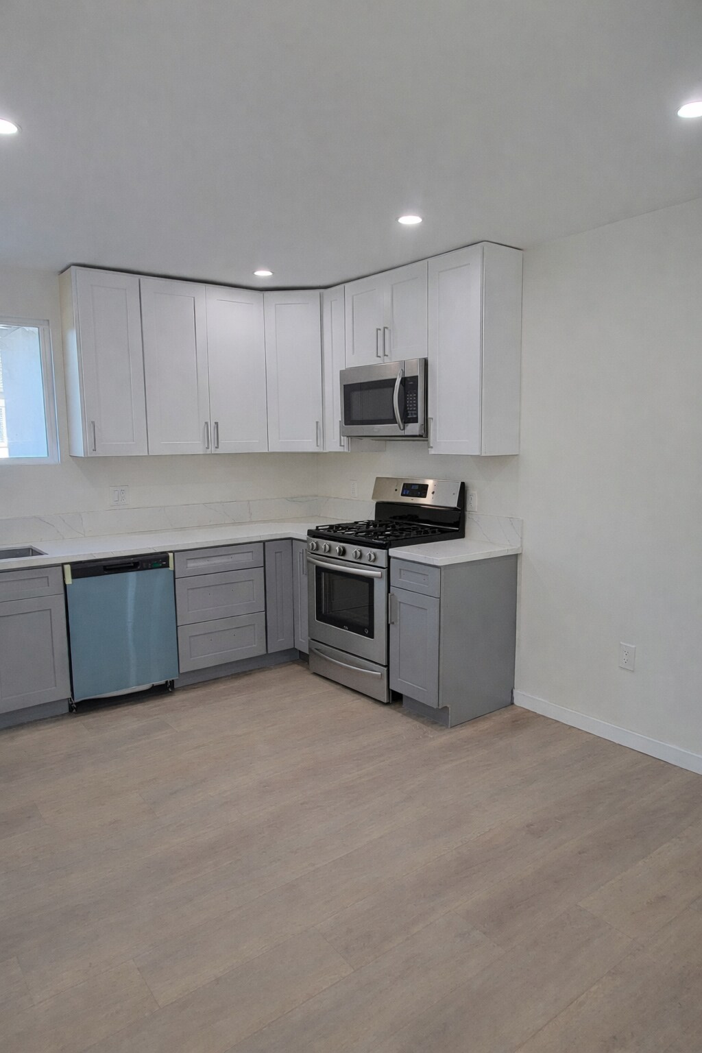 Building Photo - 4114 9th Ave