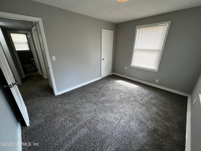 Building Photo - 5035 Campenella Dr