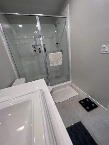 Building Photo - 520 Serrano Summit Dr