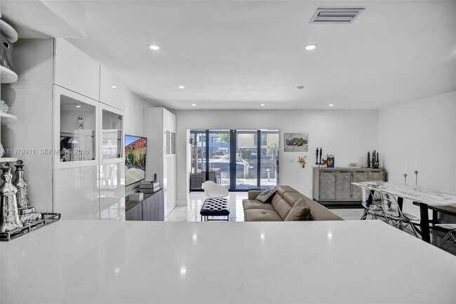 Building Photo - 3648 NE 167th St