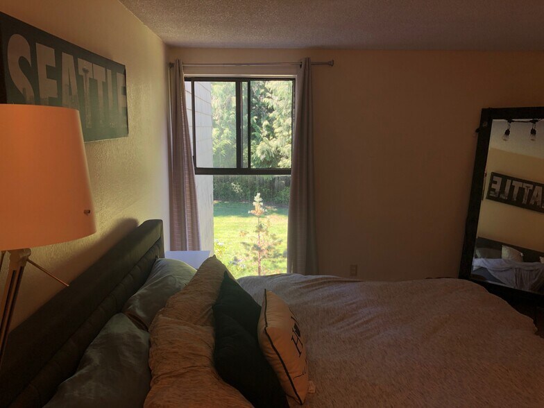 Building Photo - 6479 137th Ave NE