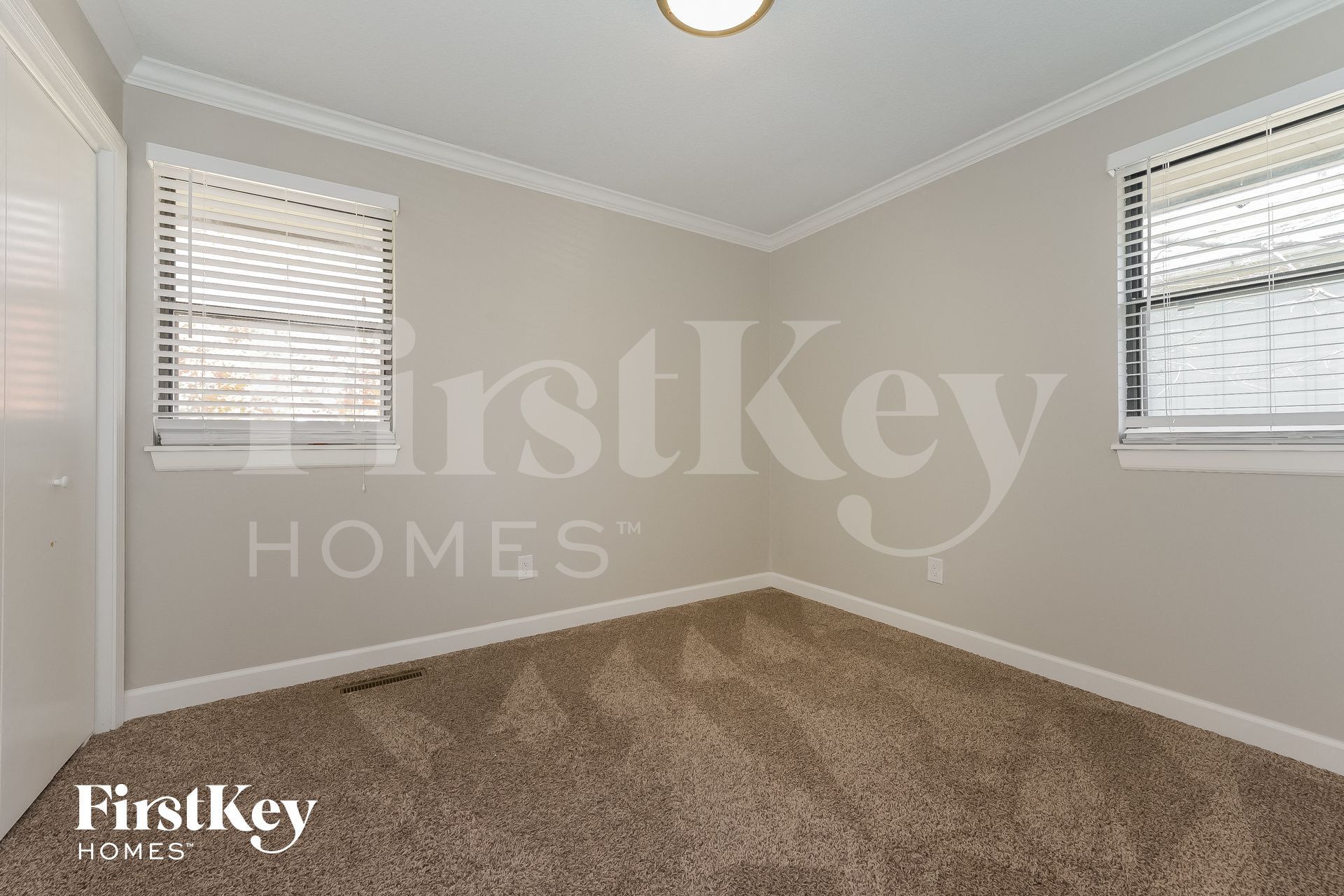 Building Photo - 1018 NE Trailwood Dr