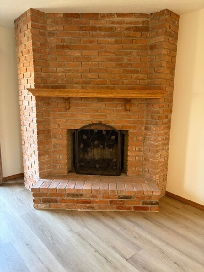 Building Photo - 2 Bedroom 1 Bathroom Condo