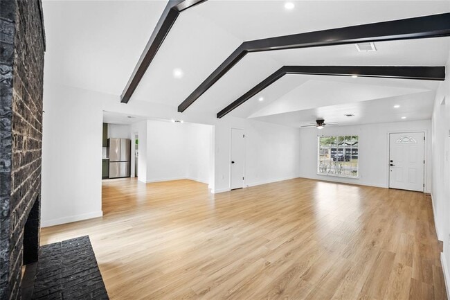 Building Photo - 2207 Southern Oaks Dr