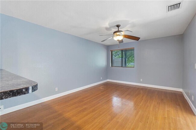 Building Photo - 1920 NW 34th Ave