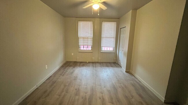 Building Photo - 212 Ophelia St