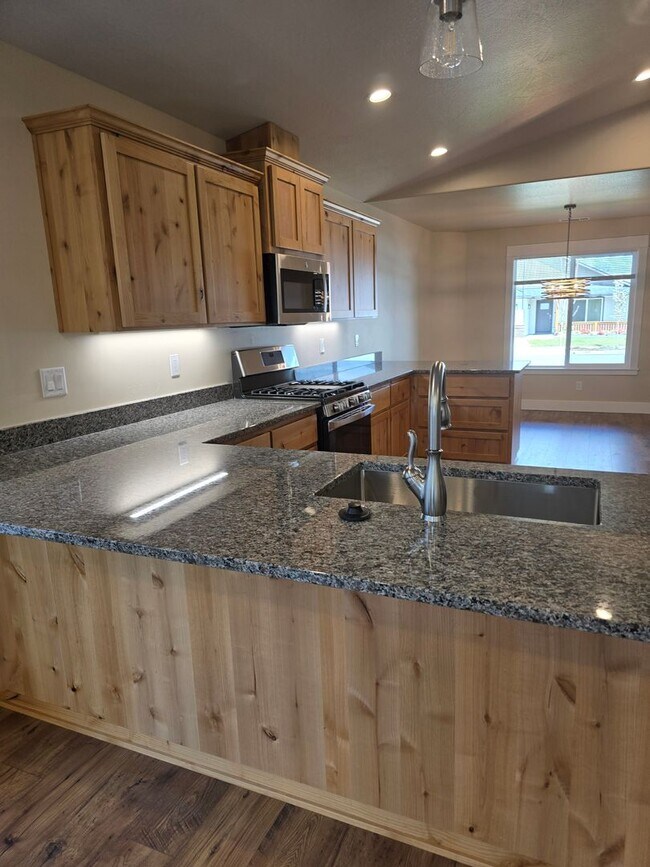 Building Photo - 2941 Naples Dr