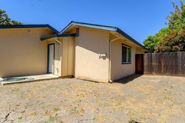 Building Photo - 6522 Maywood Ln