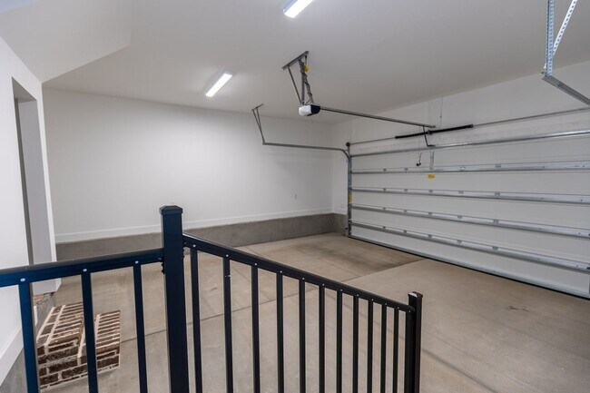Building Photo - New construction! 5-bedroom, 2-bathroom ho...