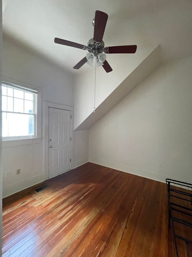 Building Photo - 7816 Saint Charles Ave