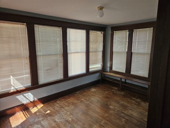 Building Photo - 465 Beecher St