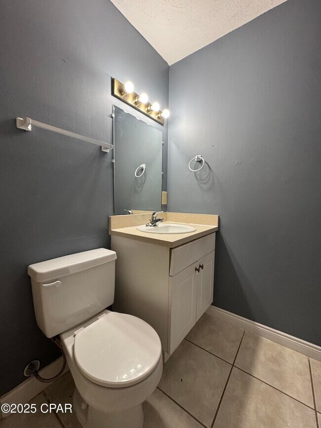 Building Photo - 2538 Johnson Dr