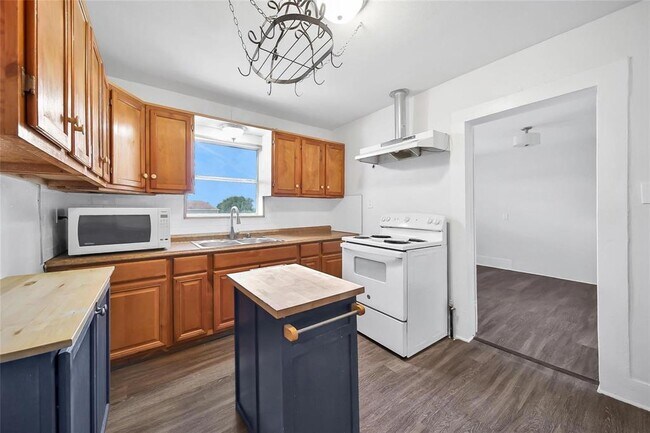 Building Photo - 35839 Skyview Rd