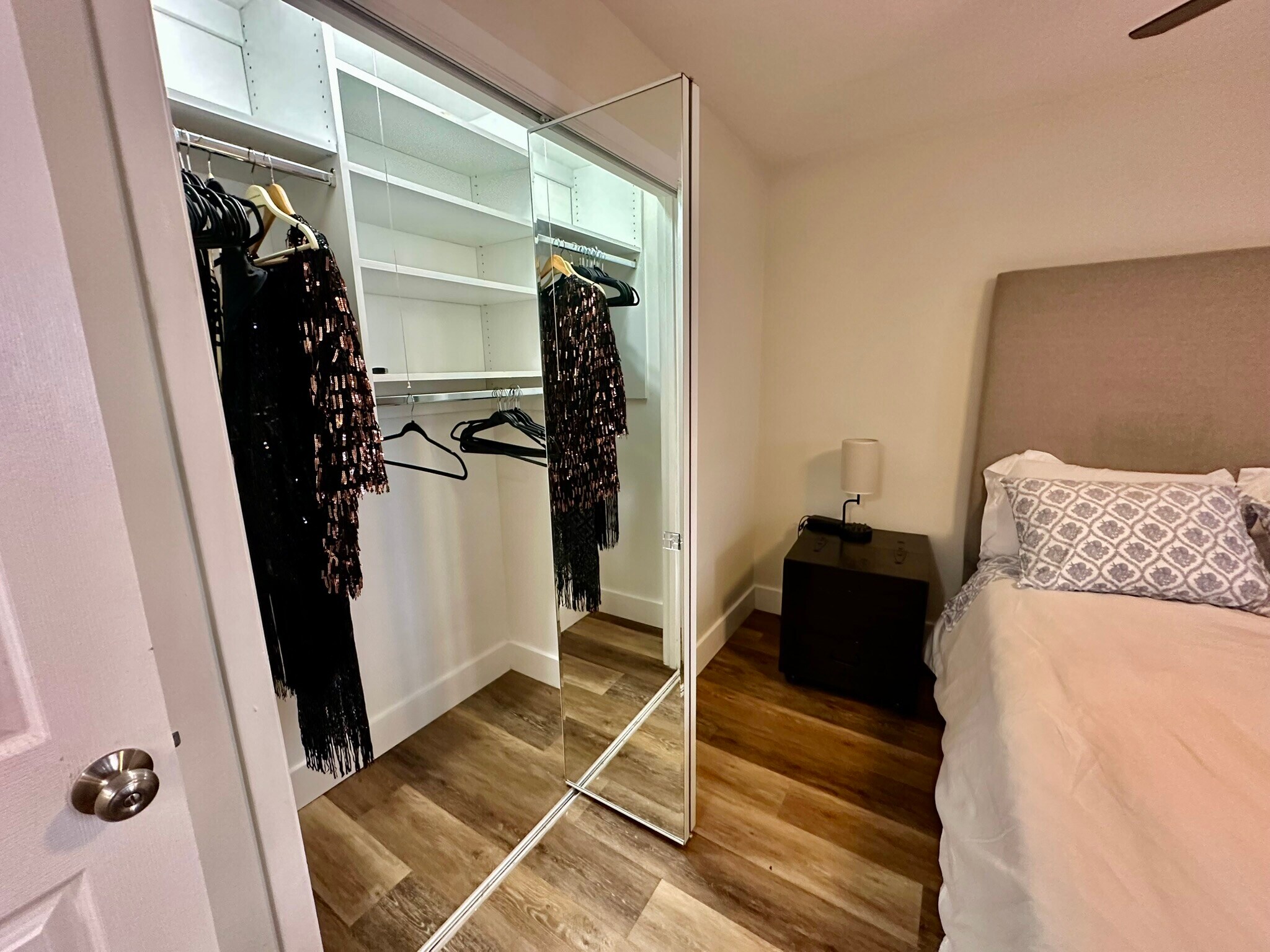 Building Photo - 1712 NE 5th Ct