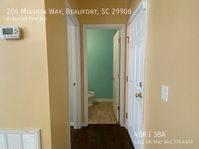 Building Photo - 204 Mission Way