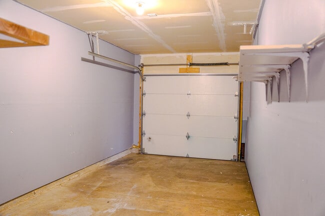 Building Photo - 2208 Rebecca Cir