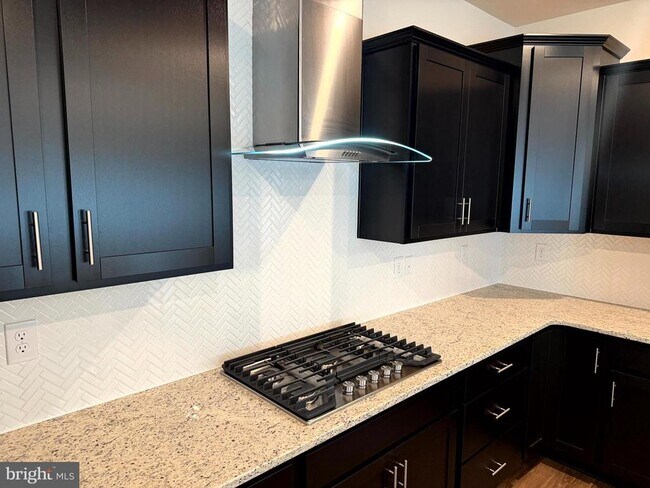 Building Photo - 461 Hanson St