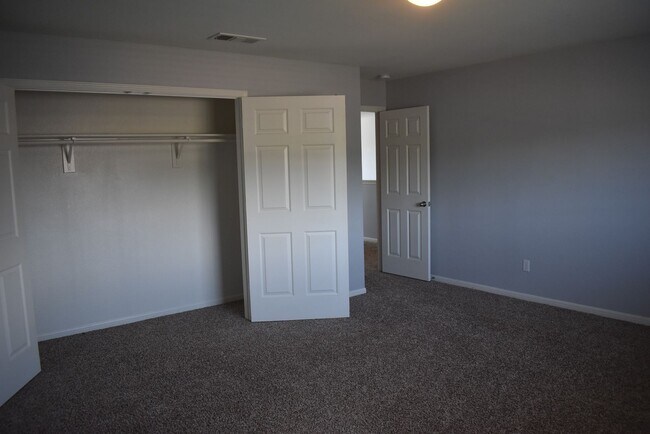 Building Photo - 509 Lakota Ln