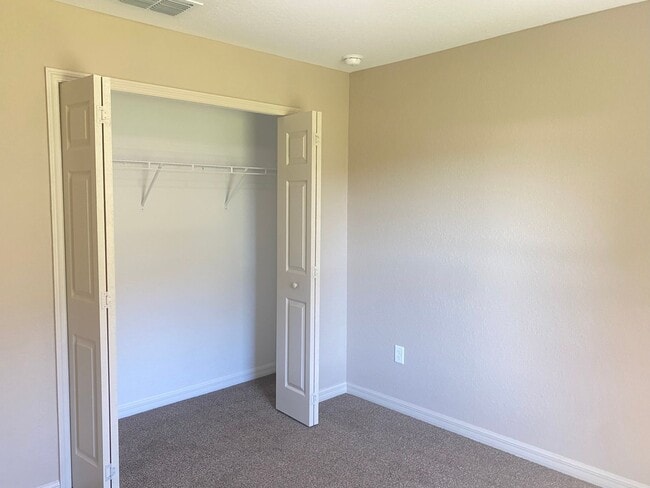 Building Photo - Maintenance-Free 4 Bedroom Rental!