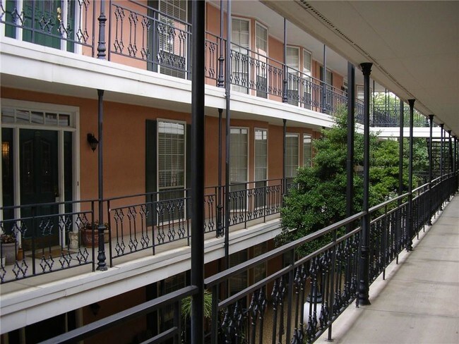 Building Photo - 3208 Cole Ave