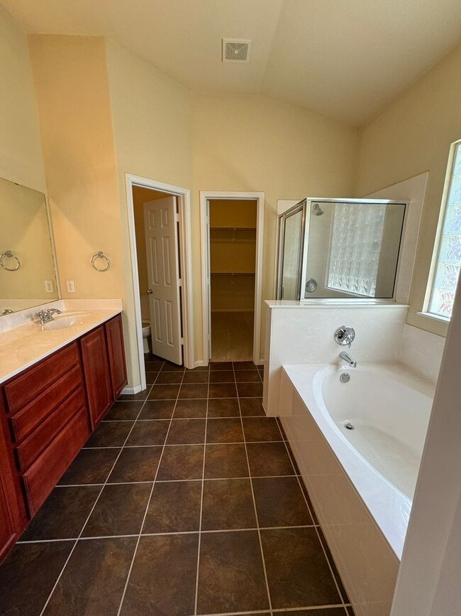 Building Photo - Beautiful 2 Story 4 Bdrm 2.5 Bath With a Loft