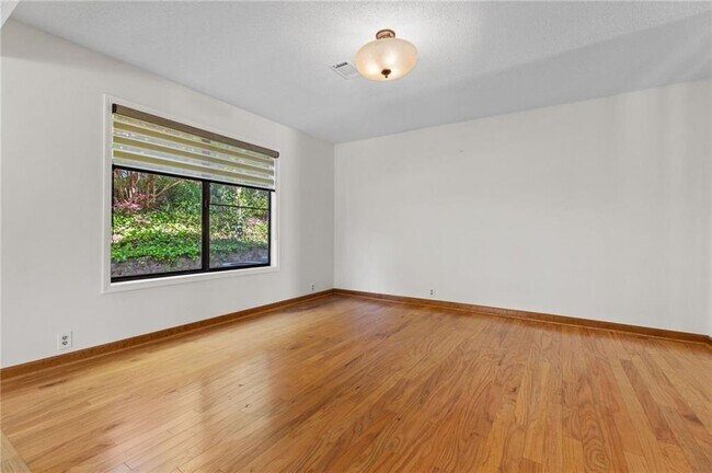 Building Photo - 890 Muirfield Ridge NE