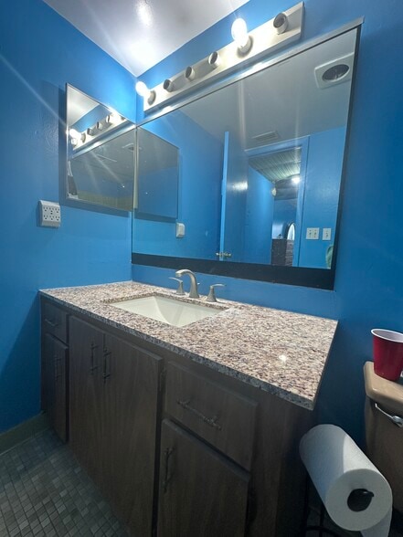 Building Photo - 8602 Champlain Ct