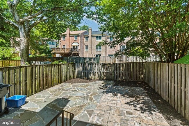 Building Photo - 6632 Green Ash Dr