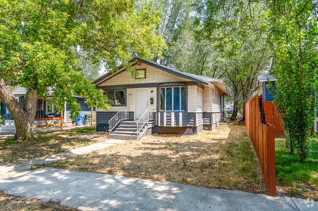 Building Photo - 638 S 9th Ave